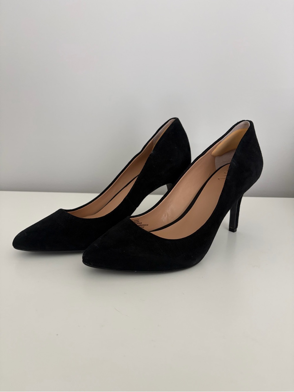 Women's Black Suede Pointed-Toe Pumps